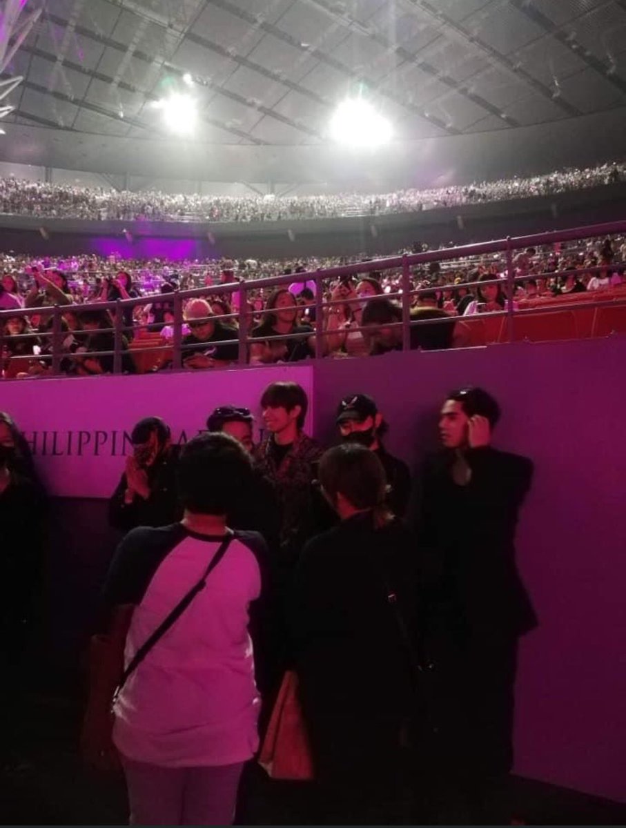 4BLACKPINK's tweet photo. صورة - 230326
فرقة الفتيان الفلبينية SB19 متواجدة في حفل بلاك بينك الموسيقي في مانيلا اليوم الثاني
-R https://t.co/pPsmNNtc3v