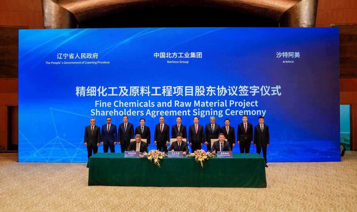 ArabNewsBiz's tweet photo. .@aramco has inked a deal with #China’s Norinco Group and Panjin Xincheng Industrial Group to form a joint venture aimed at constructing a refinery and #petrochemical complex in the Asian giant’s Liaoning Province. #ChinaDevelopmentForum 
https://t.co/A9l8VBVGPn https://t.co/WQmdtB8VSO