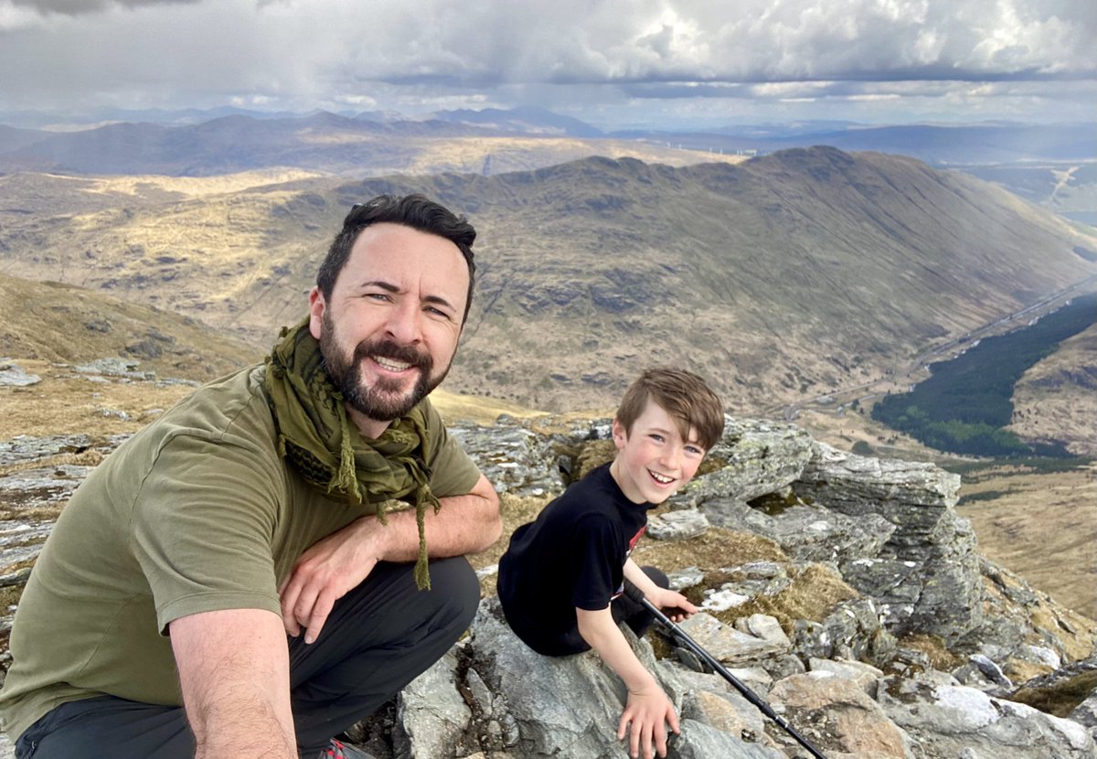 The beauty of living so close to the 
🏔️Arrochar Alps 🏔️ is you can bang straight up them when you get an unexpected nice day like this 🫶🏼🏴󠁧󠁢󠁳󠁣󠁴󠁿🫶🏼

Here we are at the 🔝 of The Cobbler.  

🧔🏻‍♂️⛰️👦🏻 

#TheCobbler
#ArrocharAlps
#Scotland