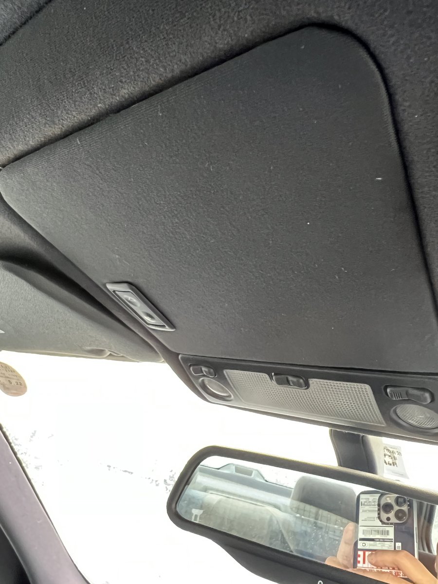 schiessen999's tweet photo. E36定番？のサンルーフモーターパネル落ち、ようやく新品交換した。スポンジのハリが気持ちよくてつい触ってしまう https://t.co/JT8OuGMSVA