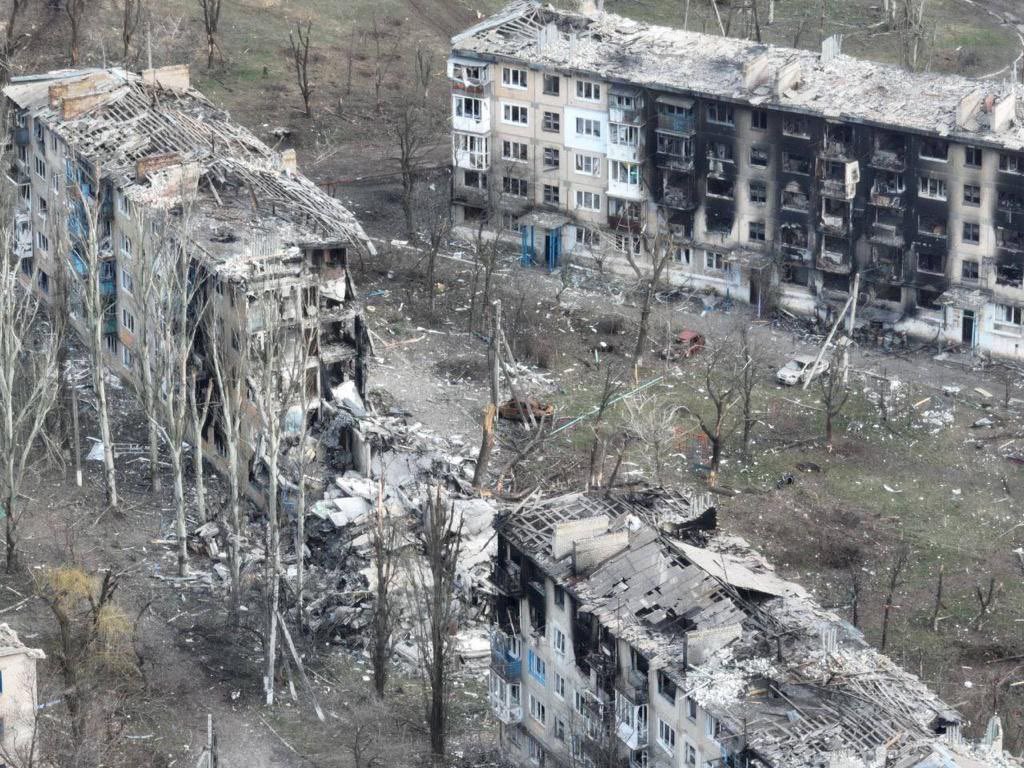 PowerNaShary's tweet photo. Угледар, город в Донецкой области, с какого-то перепуга “освобождённый“ российскими чертями от всего, как Бахмут, Мариуполь и сотни украинских сел и ПГТ. https://t.co/qaNprRkf1r