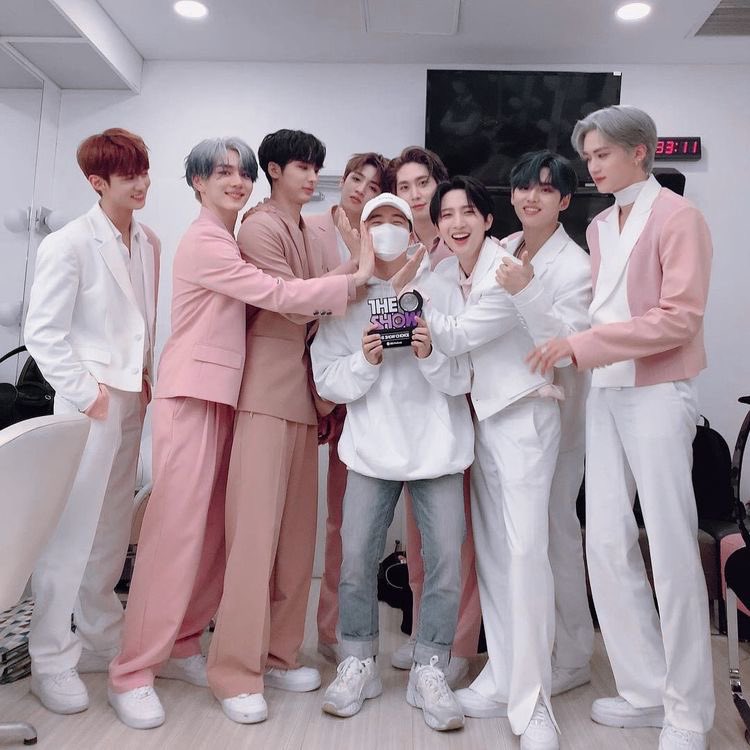 starfess's tweet photo. -idol kenal pentagon ga? lagu favorit kalian dari mereka apa? https://t.co/7lpxYOy5Ed