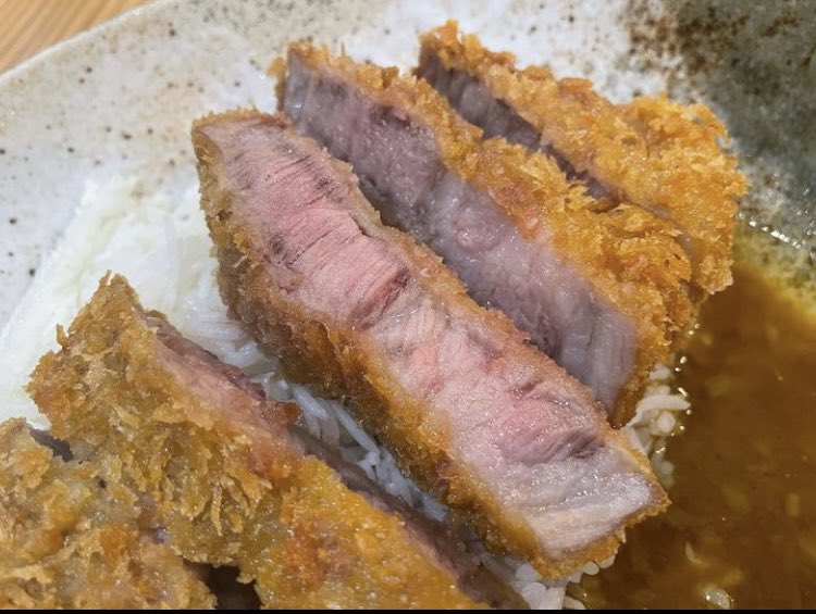 いよいよ明後日28日から、渋谷西武8階の偏愛食堂にて、DragonAshの楽曲とスパイス料理の共演イベント「曲咖哩」がスタートします！
第一弾は八丁堀の名店「wacca」
選曲は「I LOVE HIPHOP」
そして完成したのはなんとカツカレー！
確かにミクスチャーだ！
どんな仕上がりなのか楽しみです！
