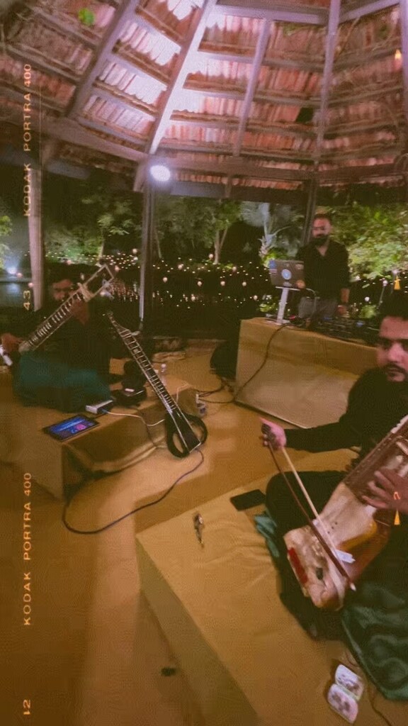 More the experiments, more the fun 😁😁
.
.
#thecollectiveprojekt #sitar #sarangi #techhousemusic #experimentalmusic #musicaljourney #ahmedabaddiaries #eventslife #musicartists #musicreels #gigslife instagr.am/reel/CqQC6ohDt…