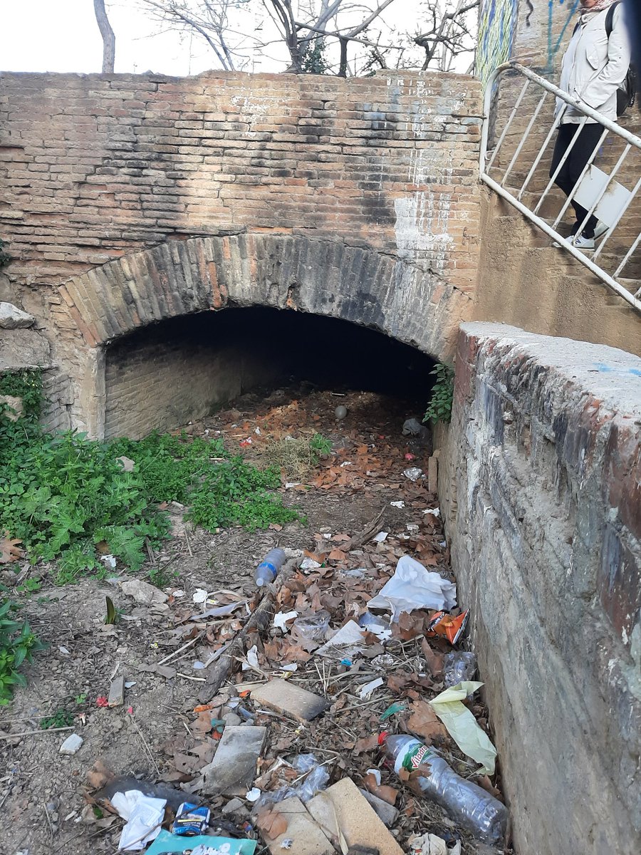MarRosemberg's tweet photo. Descubriendo el Canal de Infanta, o lo que queda de él en estado lamentable. Desde Cornellà, pasando por Can Boixeres y los huertos sociales, la plaza del Repartidor, safareigs y algunas fuentes.
#DiaMundialDelAgua https://t.co/eCgSC6s8Xf