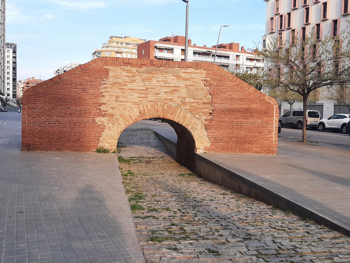 MarRosemberg's tweet photo. Descubriendo el Canal de Infanta, o lo que queda de él en estado lamentable. Desde Cornellà, pasando por Can Boixeres y los huertos sociales, la plaza del Repartidor, safareigs y algunas fuentes.
#DiaMundialDelAgua https://t.co/eCgSC6s8Xf