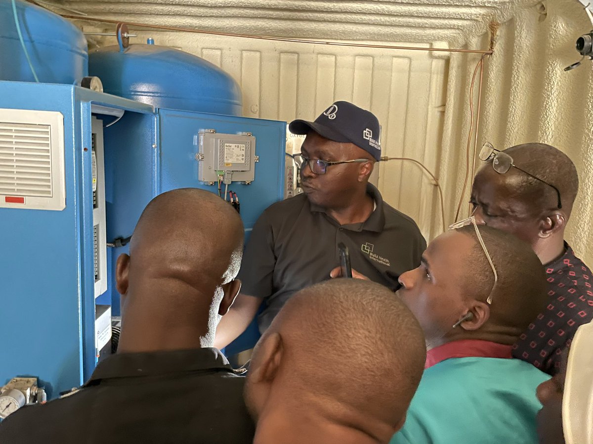 Merci, Guinea!!  <a href="/BuildHealthIntl/">Build Health International</a> PSA #Oxygen Plant training in French in Conakry, #Guinea!!  Grateful to our partner #ALIMA for hosting us!  Much more work in Francophone #Africa to come!  #O2 is #medicine! #BuildHealthInternational #JustActions ##EveryBreathCounts 🇬🇳