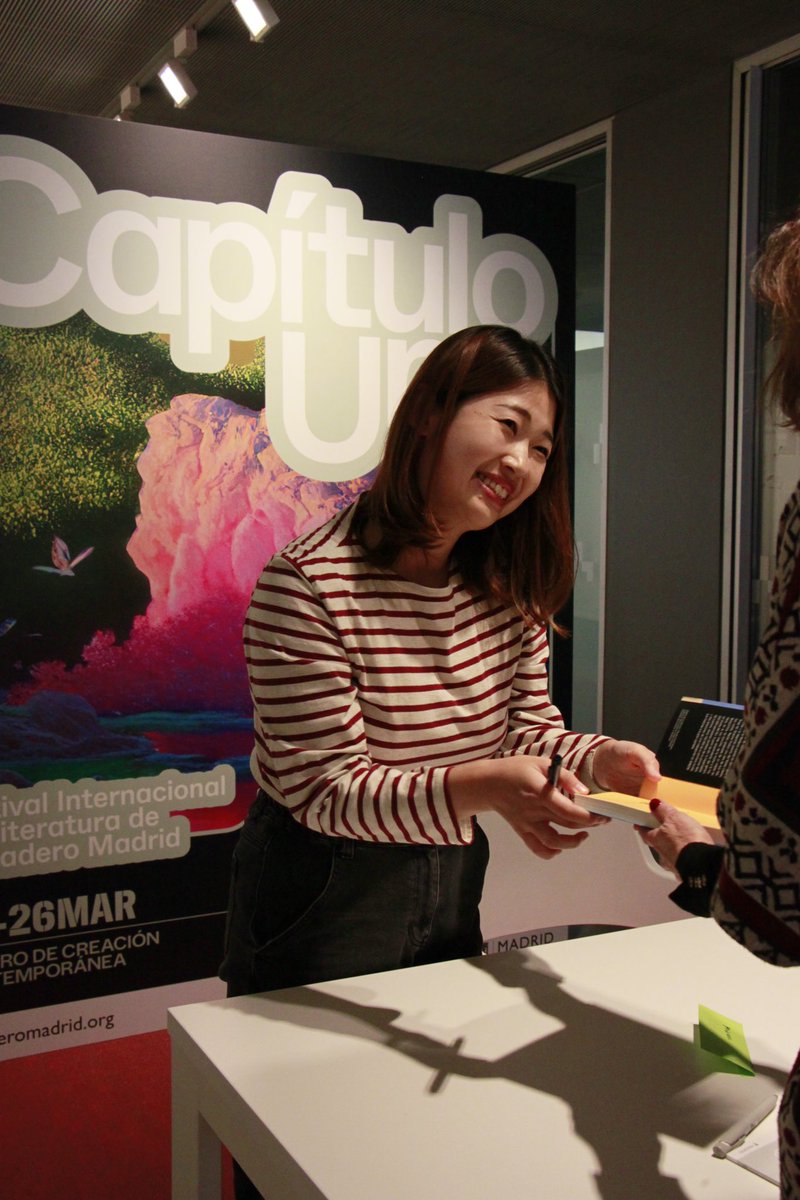 CasaLector's tweet photo. “Mundos perfectos” Kim Cho-yeop en conversación con Andrés Felipe Solano en #capitulouno @mataderomadrid https://t.co/ByFMx6GuSn