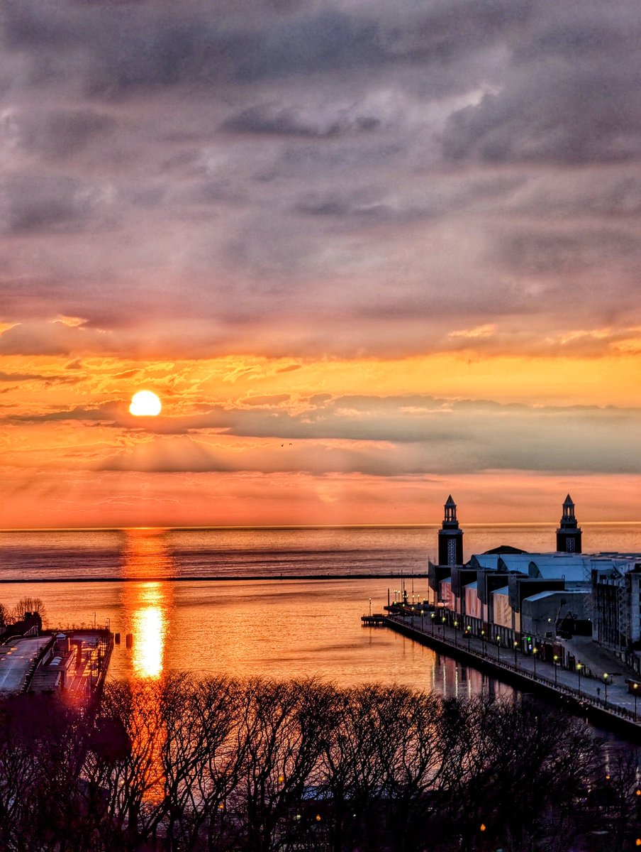 babaksjahromi's tweet image. So many reasons to work/train at Northwestern...but one doesn&apos;t get enough mention: living in Chicago. Here&apos;s Navy Pier this morning...