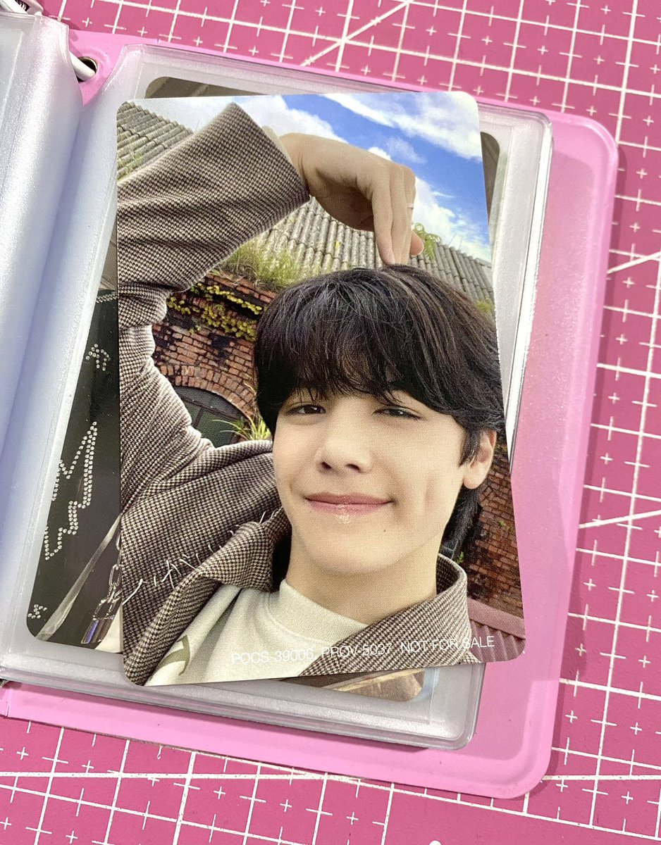 hii ic interest check again 🤠

is anyone looking for maki lim a / wev jp 🧍🏻‍♀️ he’s mint condi &amp; onhand !! dm me nalang if inch ! can claim na rin :D 

t. wts lfb ph &amp;team first howling me limited weverse japan photocard poca pc tingi