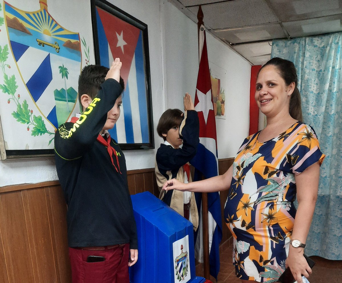 Guerrerotony161's tweet photo. A votar todos y por todos, porque a #Cuba hay que quererla. 
Ya cumplimos temprano.
#YaVotéXCuba
#YoVotoXTodos 
#MejorEsPosible https://t.co/kbNUw4MEAW