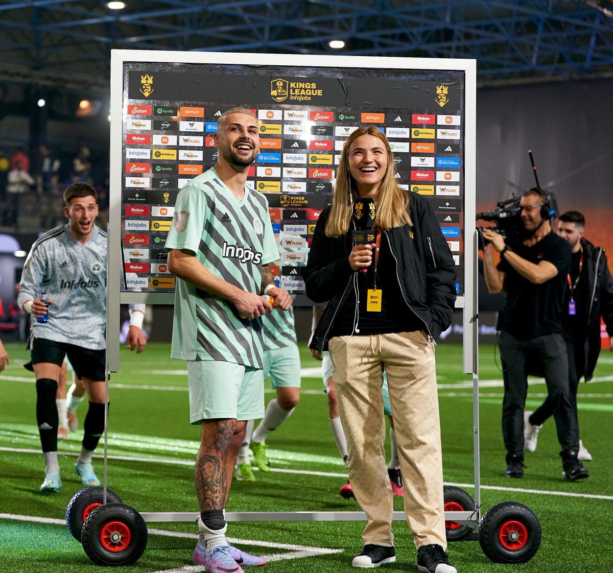 UERubi's tweet photo. Avui dos dels nostres jugadors del primer equip, Edgar Álvaro i Marc Arús posen rumb al Camp Nou per disputar la fase final de la @KingsLeague.

Els desitgem tota la sort del món i estem segurs que deixaran tot per fer campions als @LosTroncosFC_. Gaudiu companys! 👏🏽🫵🏽 https://t.co/8O9AIPLYaf