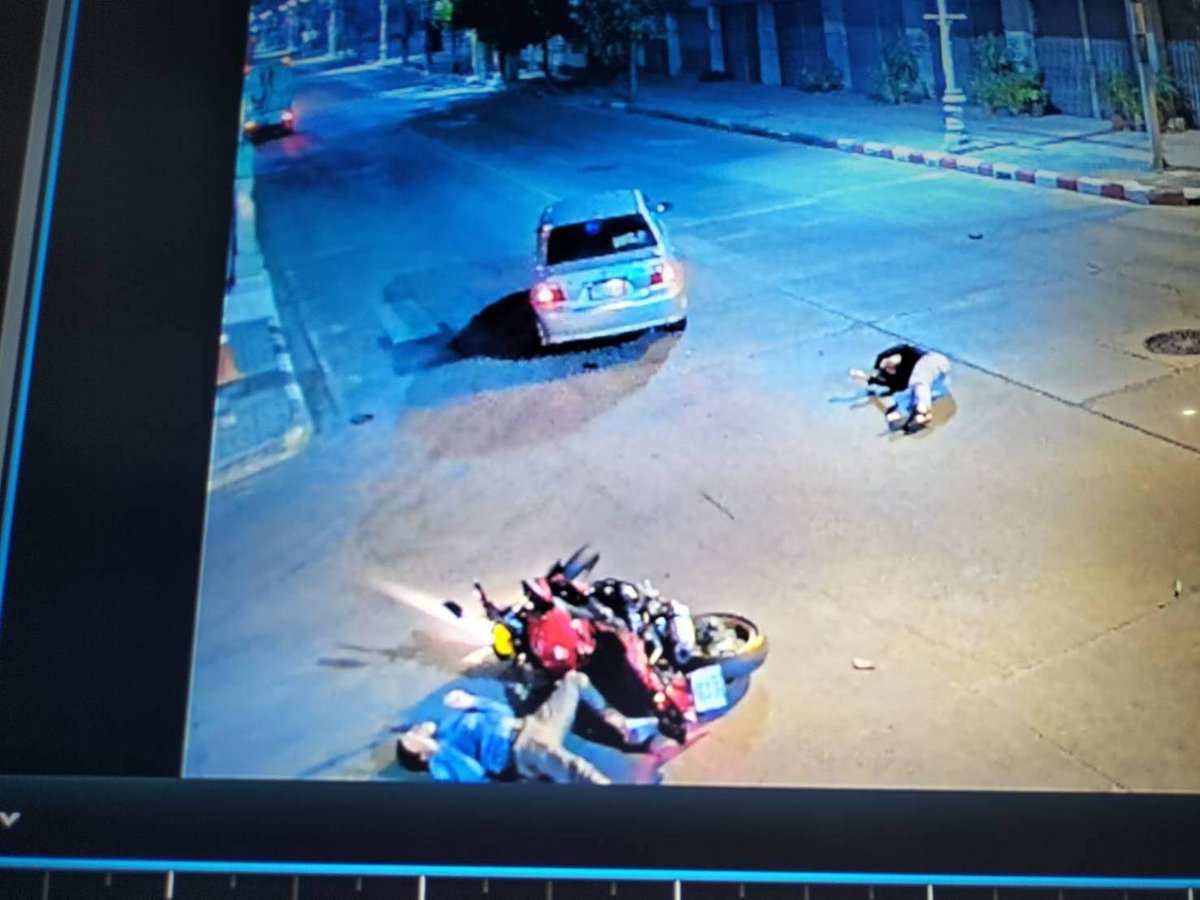 14aehyuno's tweet image. รบกวนช่วยรีทวิตหน่อยค่ะ พี่สาวเราถูกรถชนแล้วคู่กรณีขับหนี บริเวณสี่แยกหมอพีระ ช่วงเวลาประมาณตี 2.17 น. ของวันที่ 25/03/66 ตอนนี้พี่สาวเรามีภาวะเลือดคลั่งในสมองอยู่ในห้อง ICU ส่วนพี่ชายเราคนขับฟันหน้าหักและคิ้วแตกค่ะ #ทวิตดีคนรีน้อย #โหนกระเเส #เชียงราย