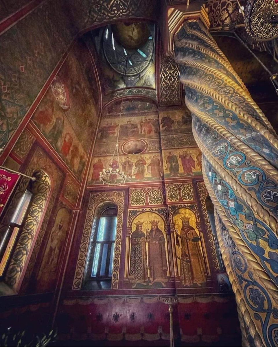 Travel_2Romania's tweet photo. Curtea de Argeș #Monastery is an #orthodoxmonastery built in 1512-1517 by Neagoe Basarab in Byzantine style, with Arab&amp;Persian influences which gives it an unique note, inside being full of meanings, the 12 apostles being repres by 12 columns executed from a single block
#Arges https://t.co/XjLJXSOTX1