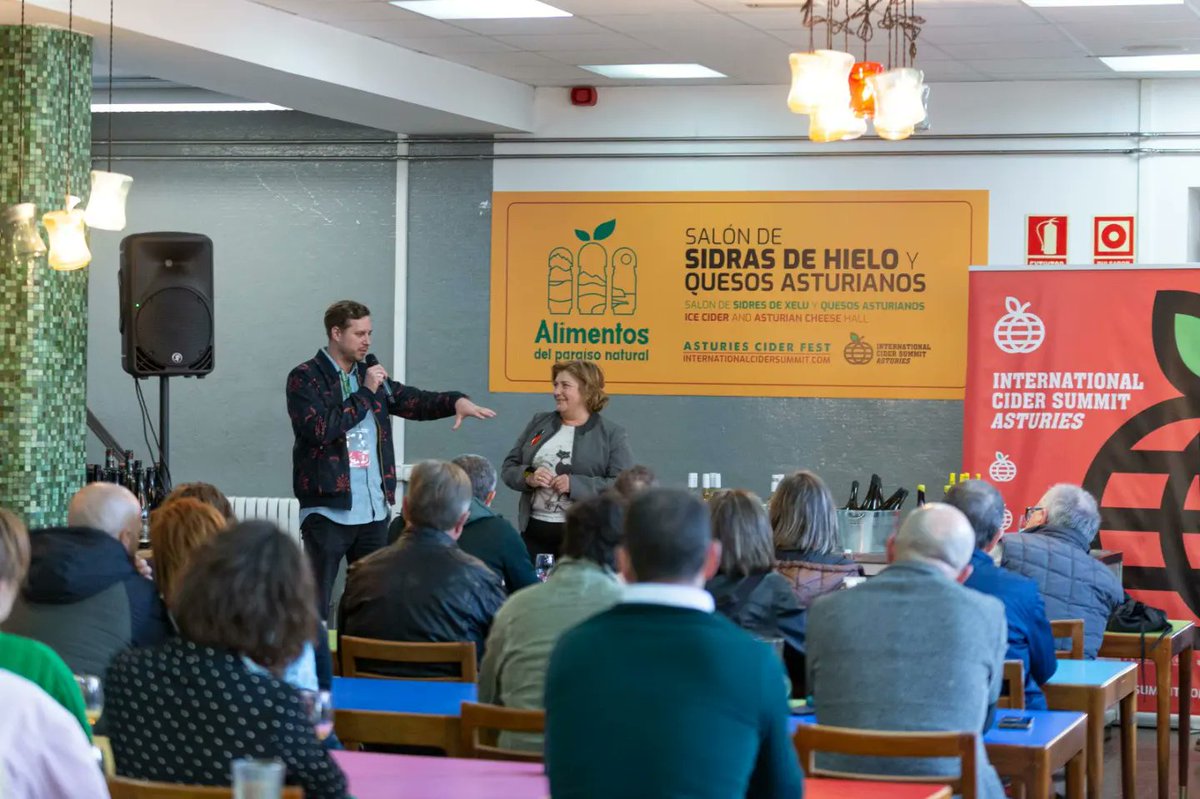 🙌 El Asturies Cider Festival continúa 

Seguimos con los talleres de hoy y con el mercado de Alimentos del Paraíso.

🎧 Los encargados de amenizar la jornada son los DJ Helios amor y L.A. Oggnissanti.