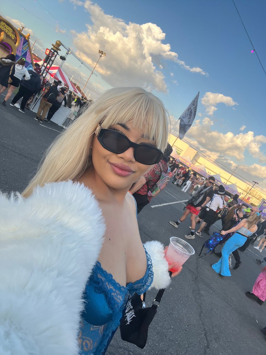 gizzle_mynizzle's tweet photo. kinda angelic alison https://t.co/AKwQP5spTM