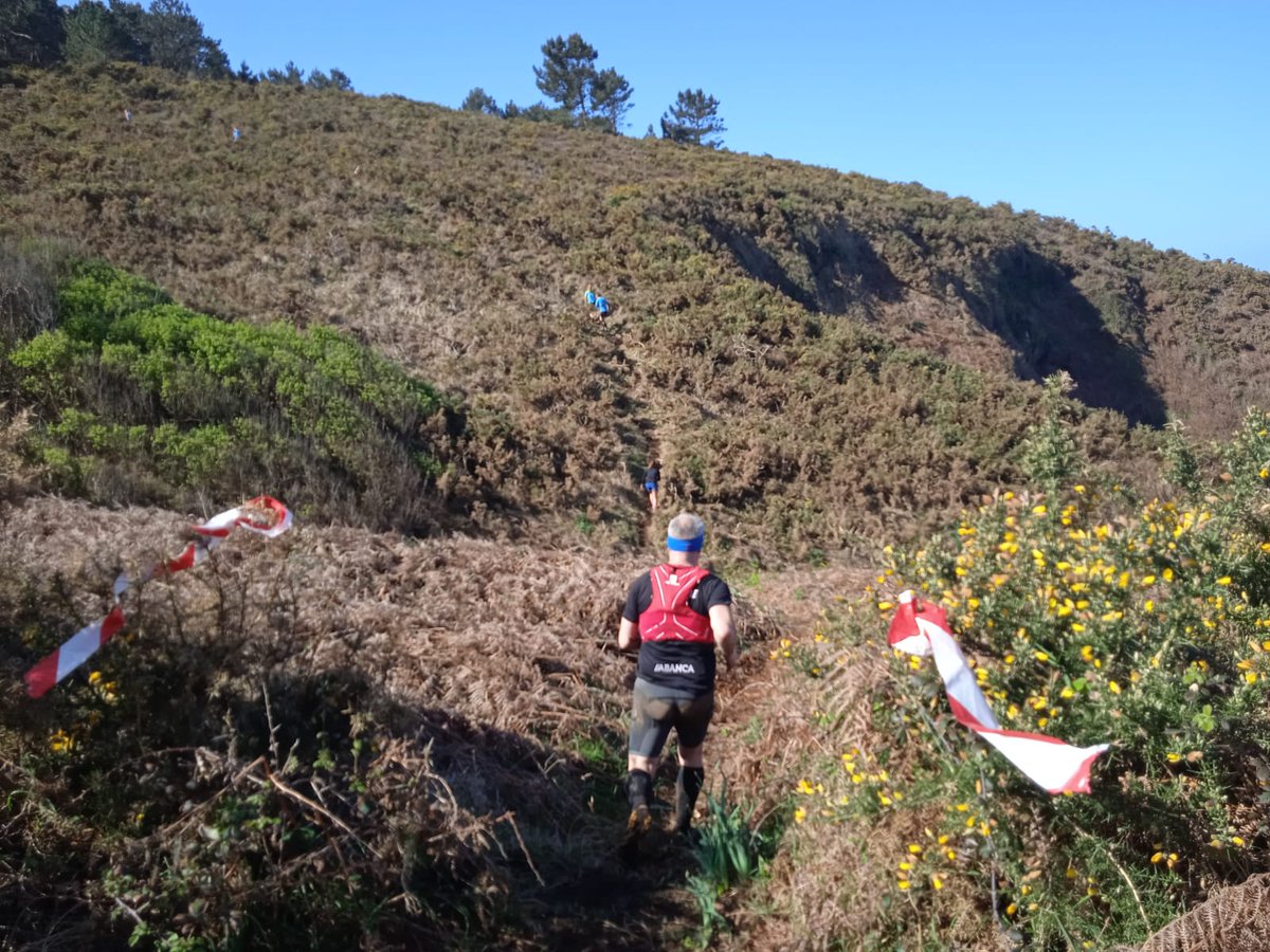 BNGOleiros's tweet photo. Celebrouse ao longo da mañá o IX Trail Costa de Dexo en pleno espazo natural (des)protexido, zona ZEC da #RedeNatura. Camiños abertos ad hoc sen supervisión ambiental ningunha e consecuencias negativas para o Monumento Natural que van moito máis alá deste día ⬇️ https://t.co/zAkHIpqitb