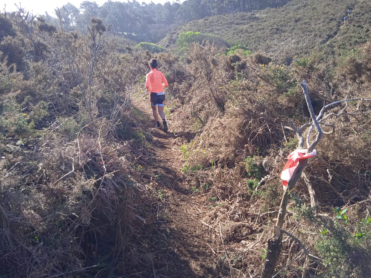 BNGOleiros's tweet photo. Celebrouse ao longo da mañá o IX Trail Costa de Dexo en pleno espazo natural (des)protexido, zona ZEC da #RedeNatura. Camiños abertos ad hoc sen supervisión ambiental ningunha e consecuencias negativas para o Monumento Natural que van moito máis alá deste día ⬇️ https://t.co/zAkHIpqitb