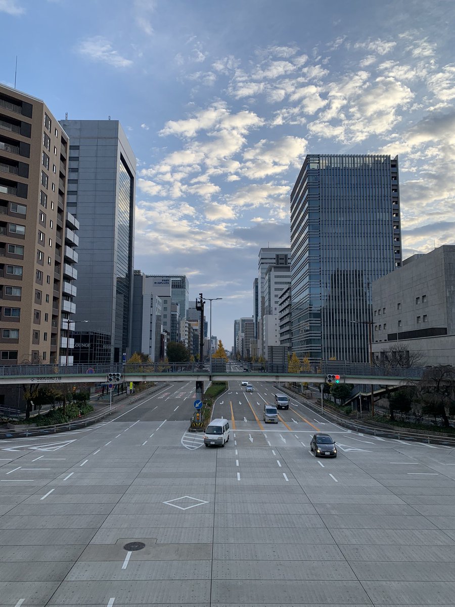 Ein_Stil's tweet photo. 名古屋の駅中心付近は道が多くて広かった。#名古屋 https://t.co/gXFfNynHsD