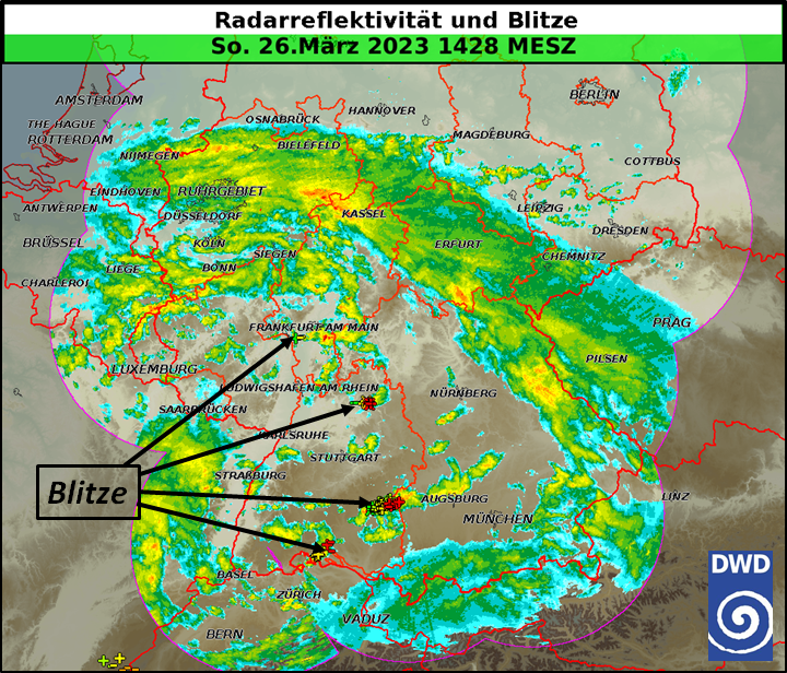 DWD_presse's tweet photo. Das aktuelles #Radarbild für den Süden und die Mitte Deutschlands (im Norden ist es trocken). Ein #Regenband zieht sich Westen über Thüringen bis nach Ostbayern. Südwestlich davon treten #Schauer auf, lokal auch #Gewitter. /V https://t.co/rVxp2E6ZMj