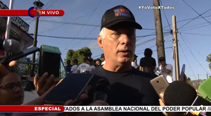 radiocmhw's tweet photo. #Cuba Ejerció el derecho al voto el Primer Secretario del PCC y Presidente de la República @DiazCanelB
 en la ciudad de Santa Clara y ofrece declaraciones a la prensa a propósito de esta jornada electoral 
#YoVotoXTodos https://t.co/B25gR1JGAx