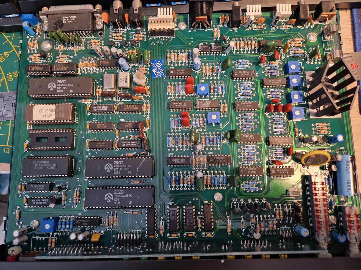 F4IZC's tweet image. Inspection of Pakratt 232. Pretty clean for more than 30 years old. Lithium battery give me 2.8v. What do you think ? change or ok ? #hamradio #packet #retro
