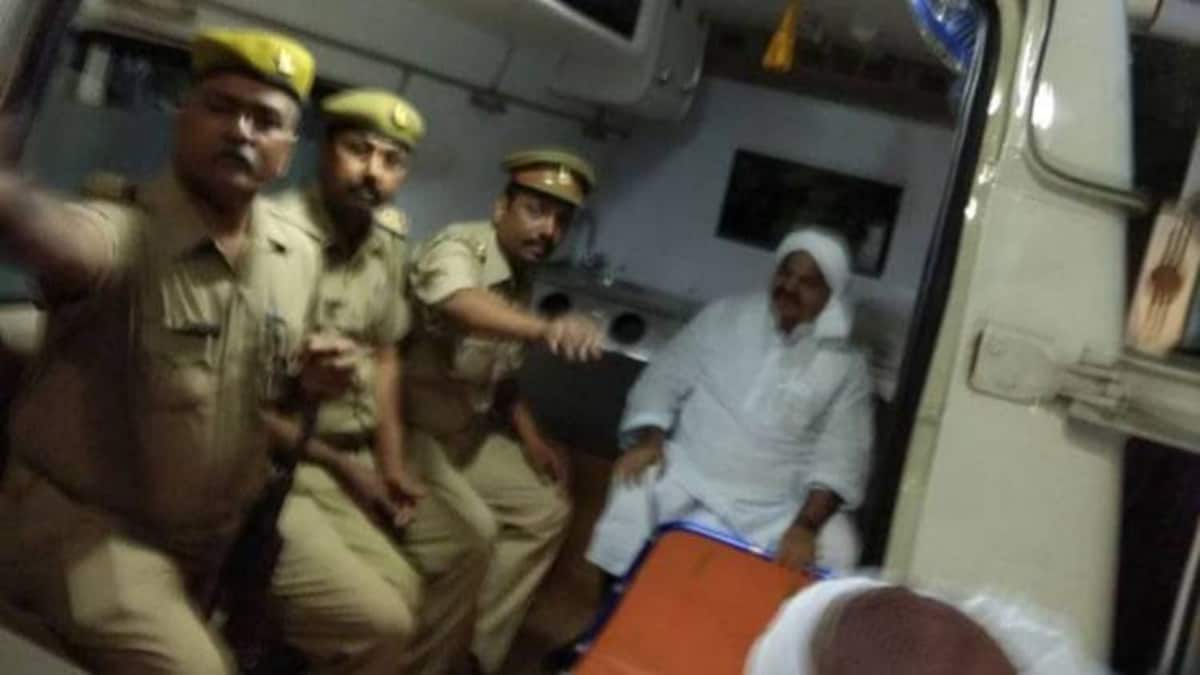 The funny drug dealer on Twitter "Kya lagta hai?"