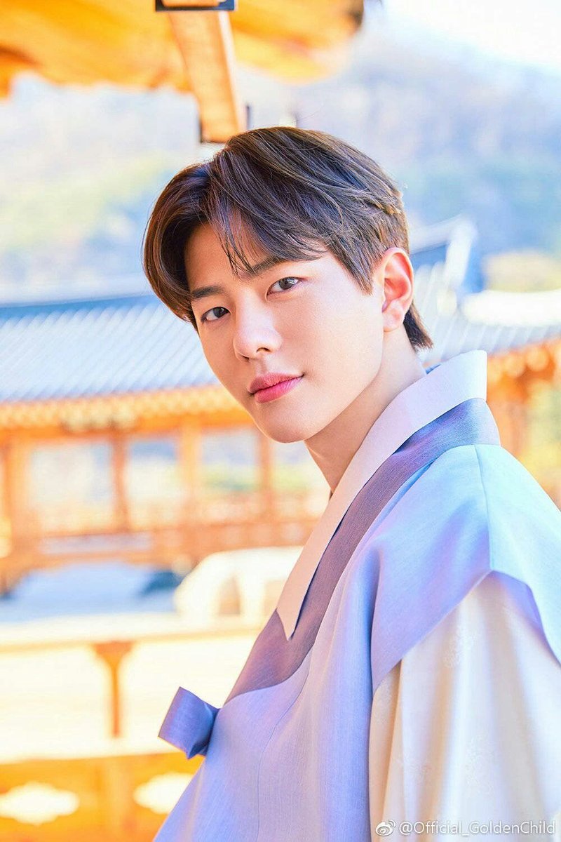 [26 มีนาคม]

จับได้ [ฮันบกพร้อมหมวกคัด]
พอชุดประจำชาติบ้านเกิดเมืองนอนเลยไม่ได้รู้สึกตื่นเต้นอะไรมาก แต่ถึงแบบนั้นก็ไม่ได้ใส่บ่อยขนาดนั้น เลยรู้สึกไม่ชินนิดหน่อย

/เมจในชุดฮันบกหารูปแบบมีหมวกคัดไม่ได้(...)