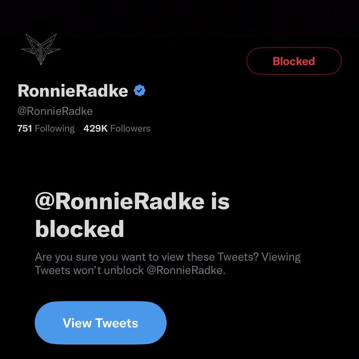 venomgapinghoIe's tweet photo. mcr tour ended and they didn’t even say goodbye so i blocked ronnie radke, bob bryar and brendon urie https://t.co/xRo3m6T2zp