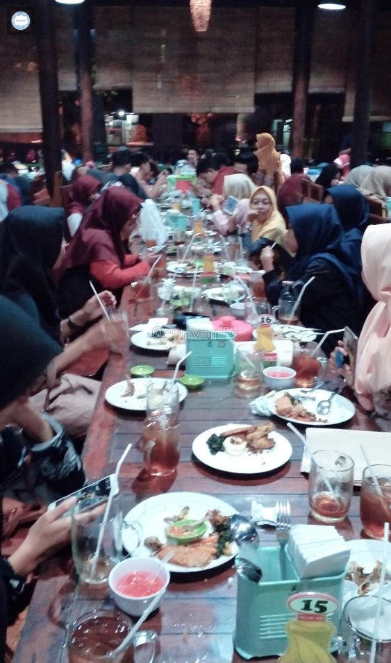convomfs's tweet photo. 🤍 gais mau nanya dong, kalian tim yang seneng ikut bukber atau gak seneng ikut bukber?
Trus alasannya apa?

Pict : pinterest https://t.co/EXbi9d7vRv
