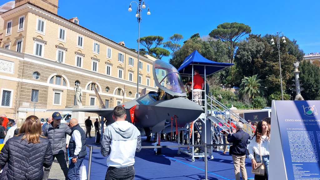 Leonardo_IT's tweet image. #DYK Il sito #Leonardo di #Cameri è l’unica linea di assemblaggio e collaudo finale in 🇪🇺 e centro per le attività di manutenzione, revisione e aggiornamento degli #F35 destinati a operare nell’area mediterranea/europea #AeronauticaMilitare100