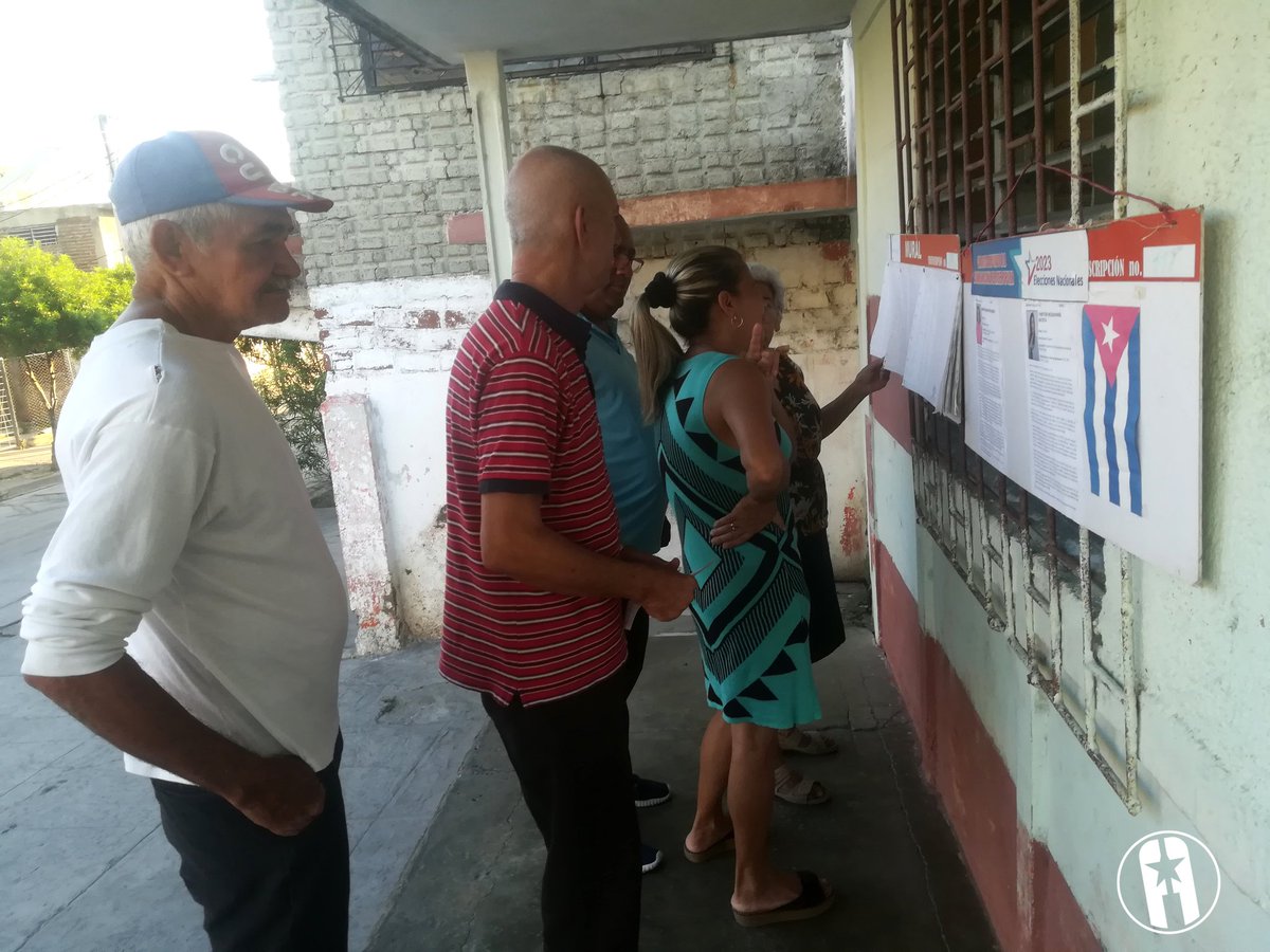 A las 7 AM se inició en el Colegio #1 de la Circ 117 del Csjo Popular Chicharrones el proceso de elecciones de este domingo que en la provincia Stgo de Cuba cuenta con 2630 colegios, además de 24 colegios especiales donde podrán ejercer su derecho al voto más de 600 mil electores