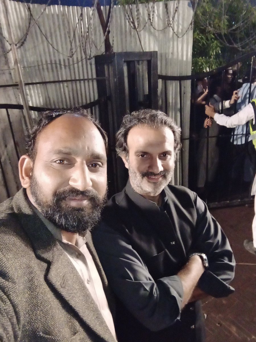 kashifwarsipti's tweet photo. کل رات کے تاریخی جلسے میں مرشد عمران خان کے سپاہی @AonAbbasPTI
کے ہمراہ بیک سٹیج پر
#جلسہ_نہیں_ریفرینڈم_ہے https://t.co/gFU8BrXGAg