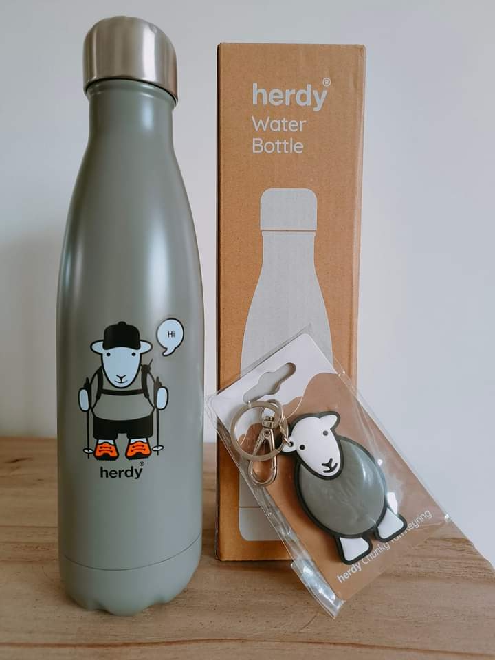 fars_sanctuary's tweet image. 🎟 FARS RAFFLE ALERT! 🎟 
Cute-as-can-be Herdy water bottle up for grabs over on our Facebook fundraiser page (apologies if you&apos;re not a FB user 😔)! Just £1 a go (&amp;amp; our own Herdwick floof #CloudSheep says TY in anticipation...) 🐑🥤🙏❤️ 
➡️ facebook.com/groups/2582600…