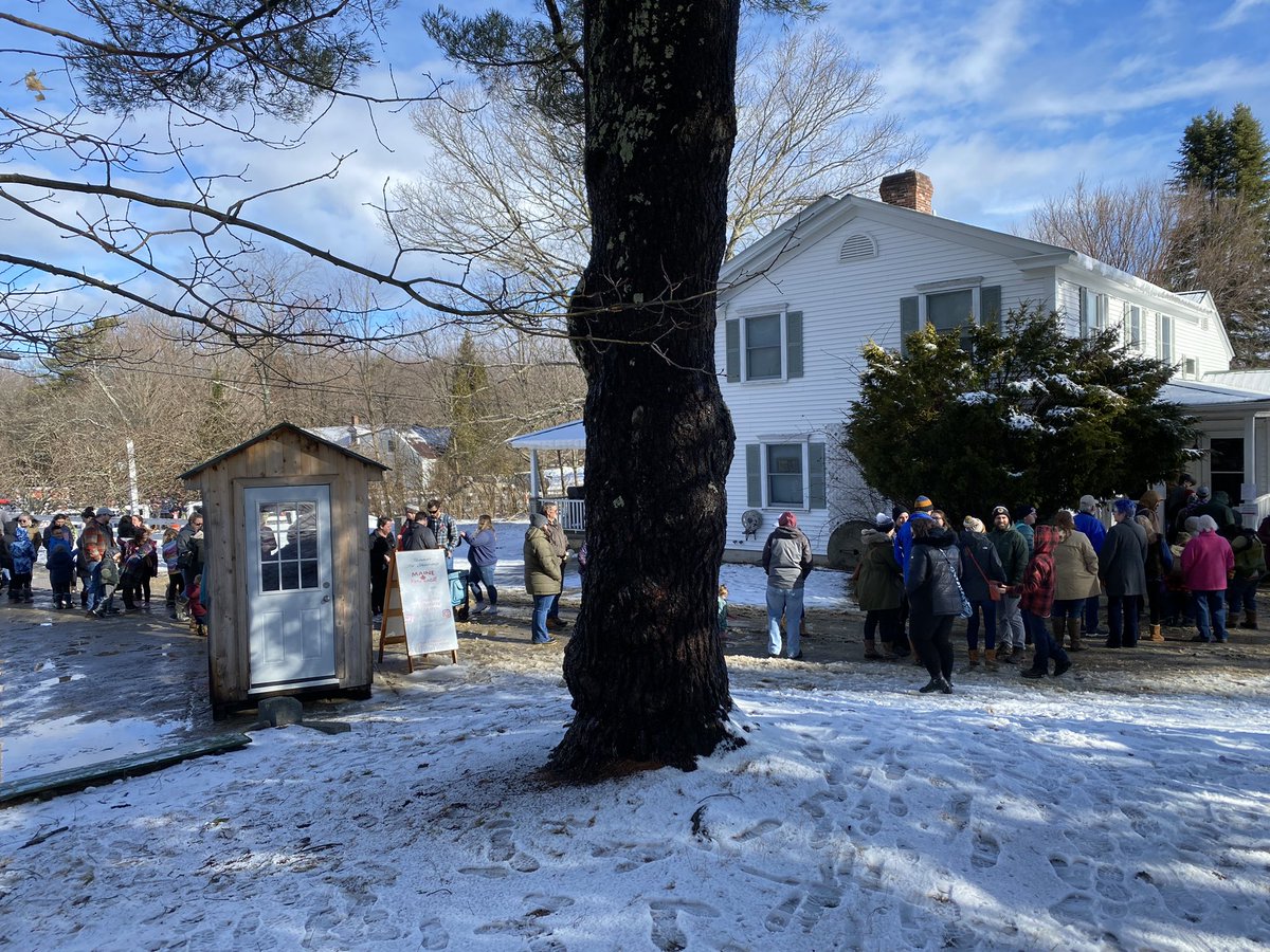 random_wesley's tweet photo. Maine maple Sunday @ Merrifields in Gorham. This was 10 minutes before opening. Line just for pancakes…#maine #maplesunday https://t.co/eDmiOzSxo0