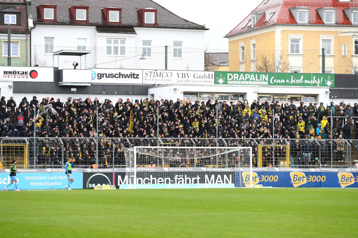 schwatzgelbde's tweet photo. Unsere #Kurvenfotos vom heutigen Auswärtsspiel des #BVBII bei #TSV1860 📸. #m60bvb #m60bvbII #m60bvbu23 #bvb #bvbII #bvbu23 https://t.co/Nz1oT2Leo4