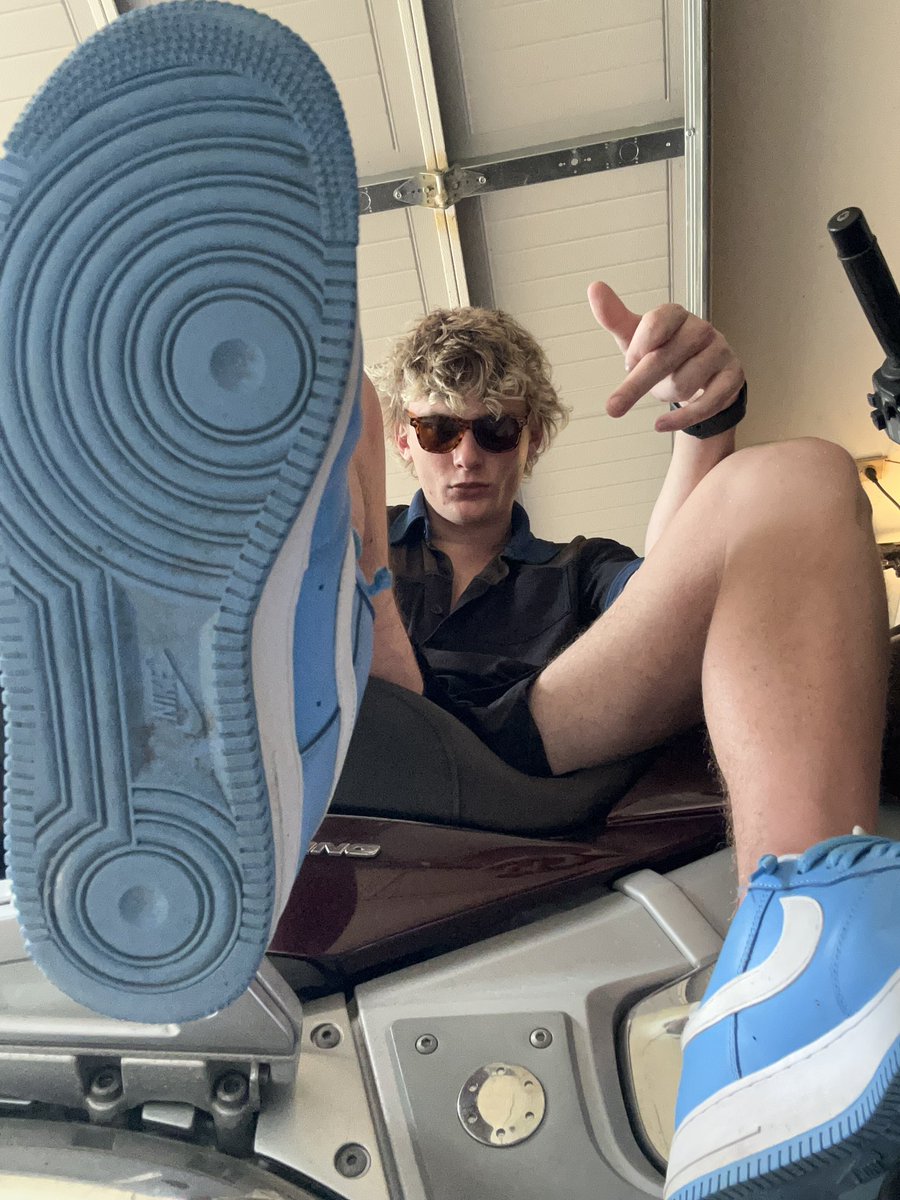 DaxMaster1's tweet photo. lick my sneakers 

#malefeet #boyfeet #giantfeet
#boyfeet #gayfeet #guyfeet https://t.co/w15XSkdkFp