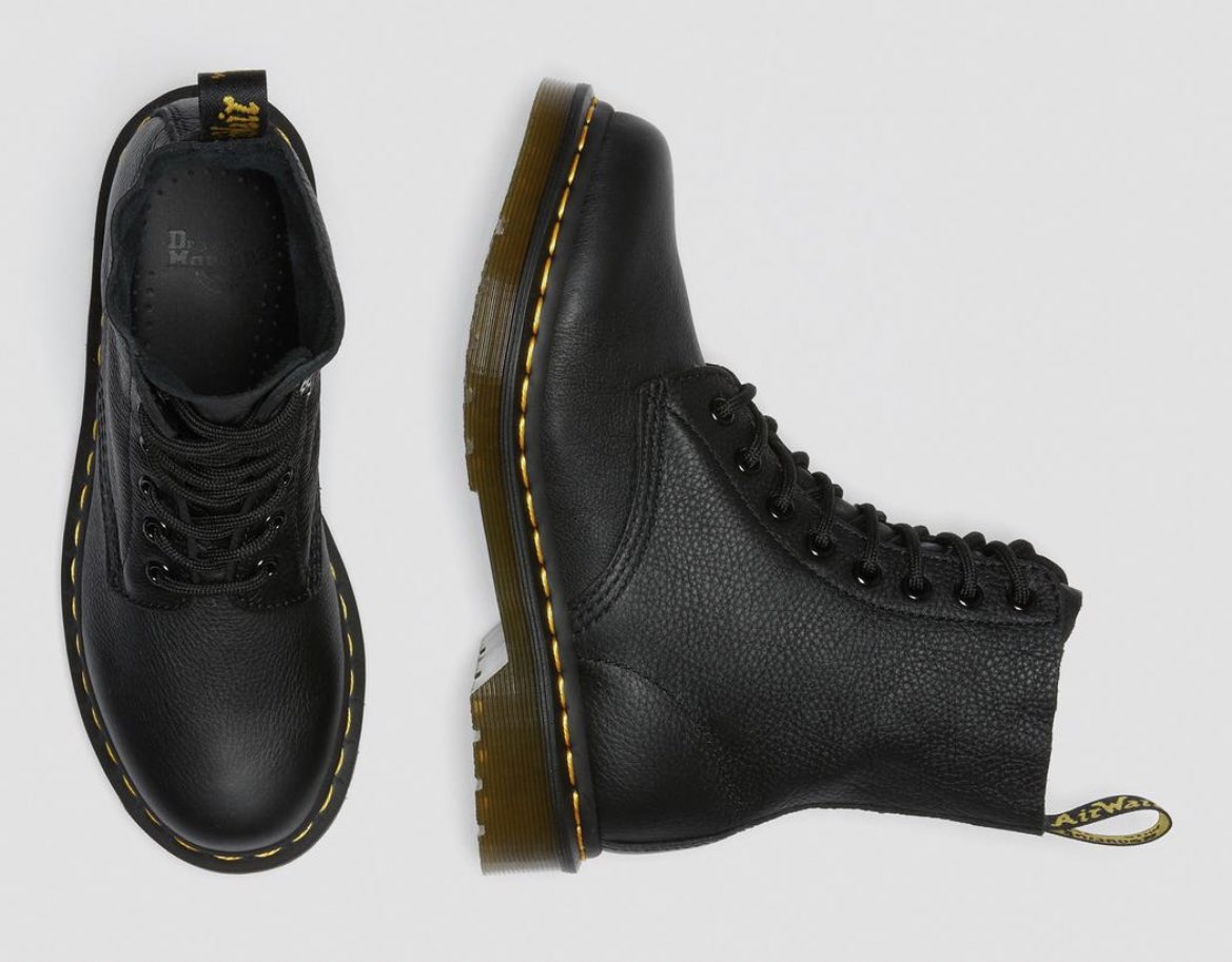 AttyPreshopUk's tweet photo. ✨Pre-order UK🇬🇧
Dr.martin
1460 PASCAL VIRGINIA LEATHER LACE UP BOOTS

💰7999.- Free shipping

รองเท้าบูทของดร. คือของดีย์ ที่อังกฤษคนใส่เยอะมาก รุ่นนี้เป็นตัวฮิตด้วยค่ะ ใส่แล้วเท่สุดๆ แมทได้ทุกลุค 🥰

#รับพรี #พรีออเดอร์ #preorderUK #ของขวัญวันเกิด #พรีอังกฤษ #พรีออเดอร์อังกฤษ https://t.co/2hhkZ7Hkdj