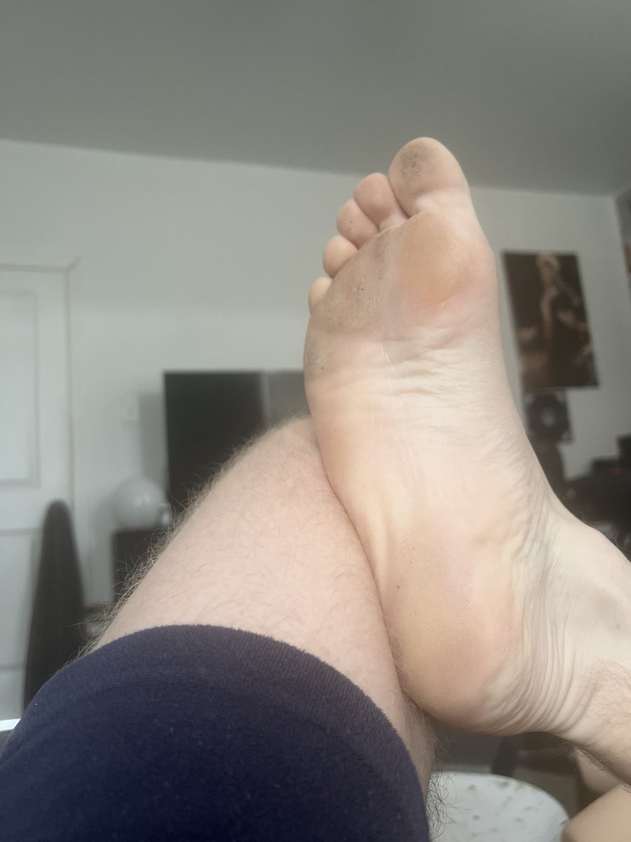 BigFeetDude1's tweet photo. Get your face over here, I need a good cleaning https://t.co/XTT0VMmJhq