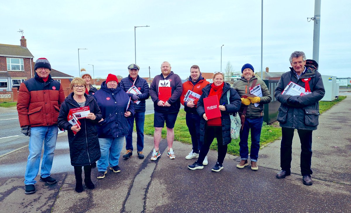 On a blustery #LabourDoorstep this morning in Yarmouth North discussing @UKLabour’s mission to cut crime & @gylabour’s plans to: ✅ Support high streets ✅ Build more homes ✅ Get the basics right @UKLabour & @gylabour is on your side - and ready for change! 🌹