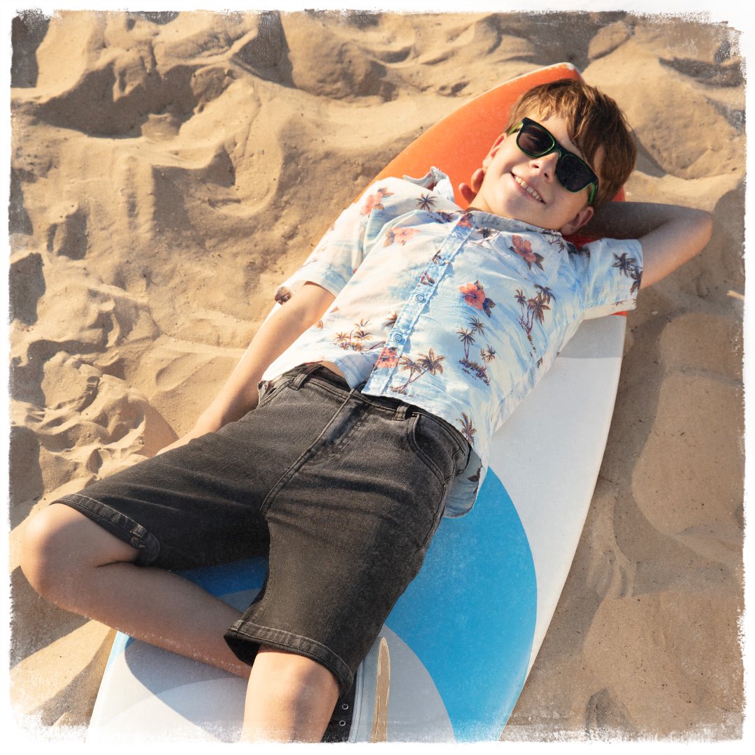 LeeCooperIn's tweet photo. Chillin’ like a villain… Because I can. 
#SpringSummer23 #LifeIsOutThere https://t.co/xt0nIlkkNz