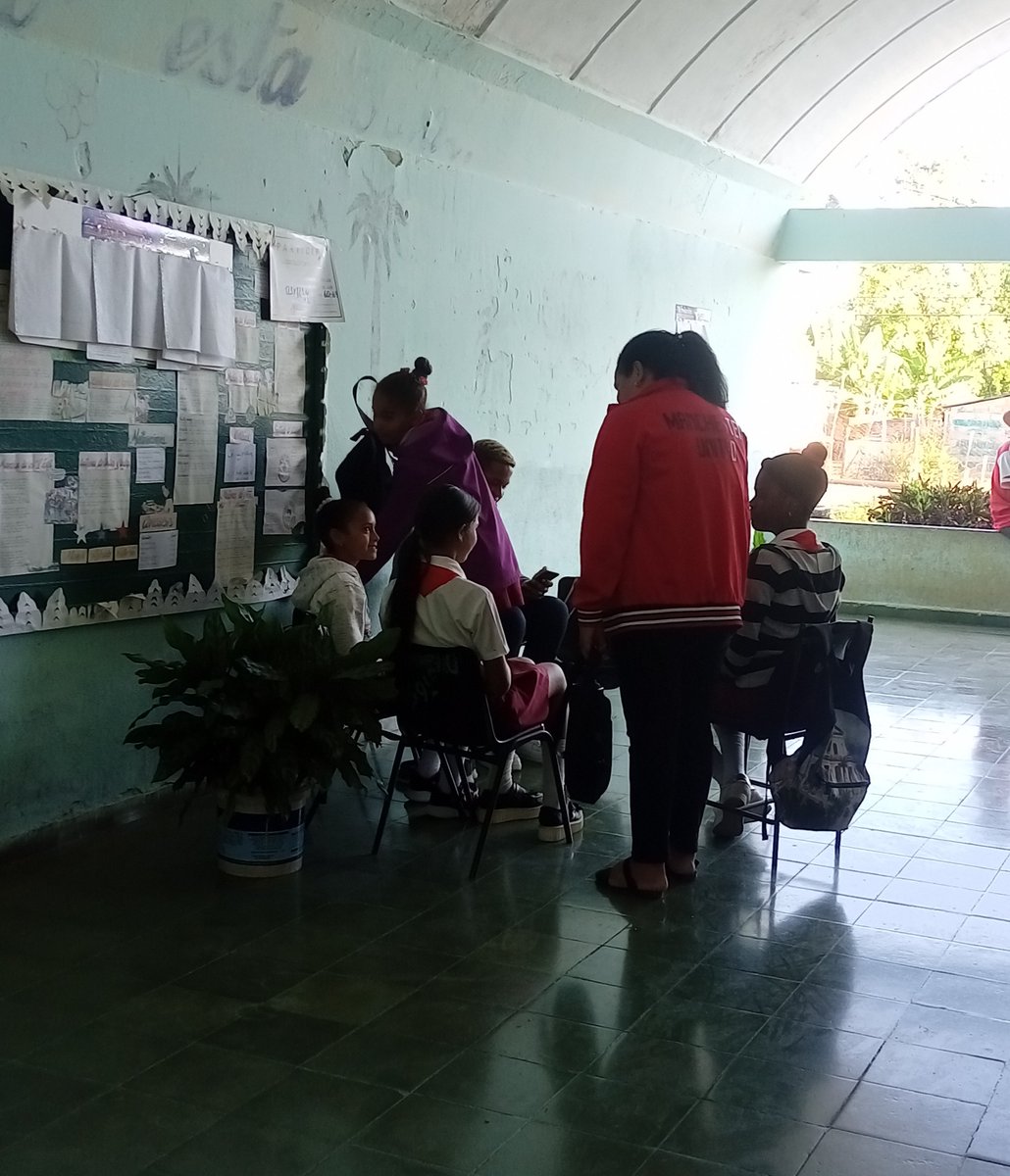 GilmairisGuerr1's tweet photo. Recorrido de nuestra Directora Municipal de Educación Zuzel Chacón González, por los colegios electorales del poblado Palmarito de Cauto. Al llamado de la Patria PRESENTE... #CubaVotaUnida #especialsabino #JuntarYVencer #zucelchacon #dmemella #YoVotoXTodos https://t.co/2I1wV8rE7r