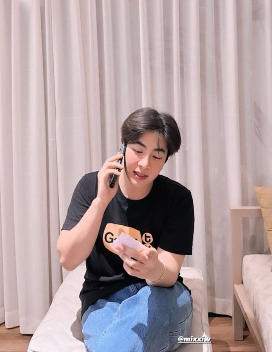 forthearthemix's tweet photo. he’s so boyfriend material NOT OKAY 😩😩

#EarthMix #เอิร์ทมิกซ์ #Mixxiw #GmmtvOuting2023 https://t.co/fEXovUqgwm