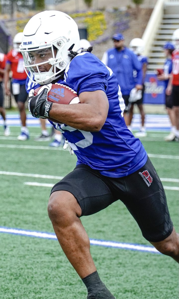CoachKevinWils's tweet photo. Happy Sunday &amp; Good Morning #918

Great Start for ⁦@TulsaFootball⁩ - 3 Strong Practices and a Great Week Coming Off Spring Break!

#ConstantConsistentDailyImprovement

Priority Fundamental = Ball Security

Great Examples: Big Eyes / Frame It /Chin-Chin-Chin

#ReignCane 🌀🏈 https://t.co/7AmVQjreyz