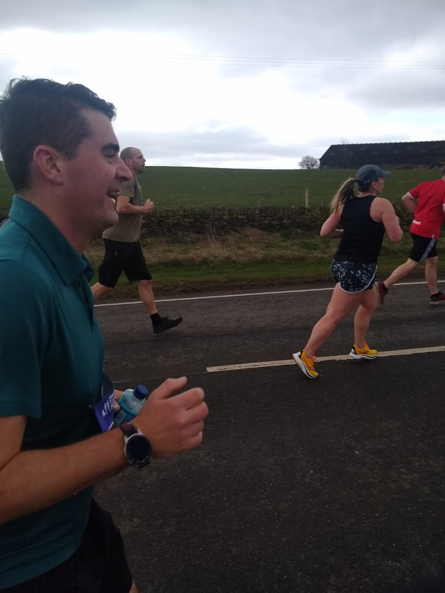 JonathanJHeath's tweet photo. I'll take that time on that course! Less than a minute under my PB, which was done on the flat.
Amazing crowds all the way round and superb work by the pacers @SteelCtyStrider.
It was also great to run with @tpb1984tpb, although we weren't together long! #SheffieldHalf https://t.co/VfZwjUFQeQ