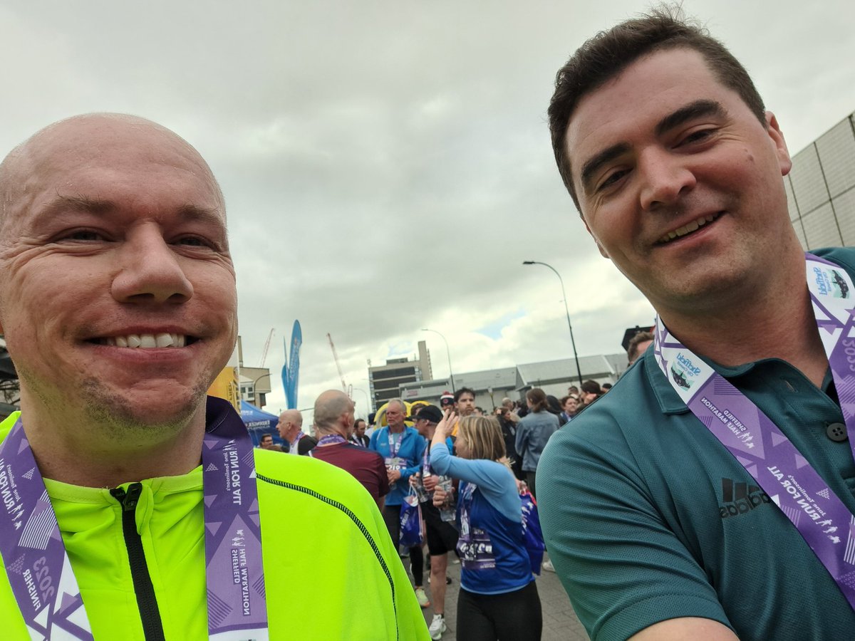 JonathanJHeath's tweet photo. I'll take that time on that course! Less than a minute under my PB, which was done on the flat.
Amazing crowds all the way round and superb work by the pacers @SteelCtyStrider.
It was also great to run with @tpb1984tpb, although we weren't together long! #SheffieldHalf https://t.co/VfZwjUFQeQ