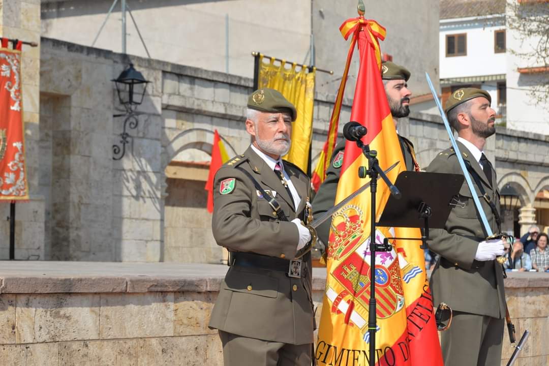 FUTER_ET's tweet photo. El 25 de marzo, en #Segorbe #Castellón, se celebró una Jura de Bandera para personal civil en la que los participantes refrendaron su juramento sobre la Bandera del Regimiento de Inteligencia nº1 #RINT1. https://t.co/m013C9ujnl