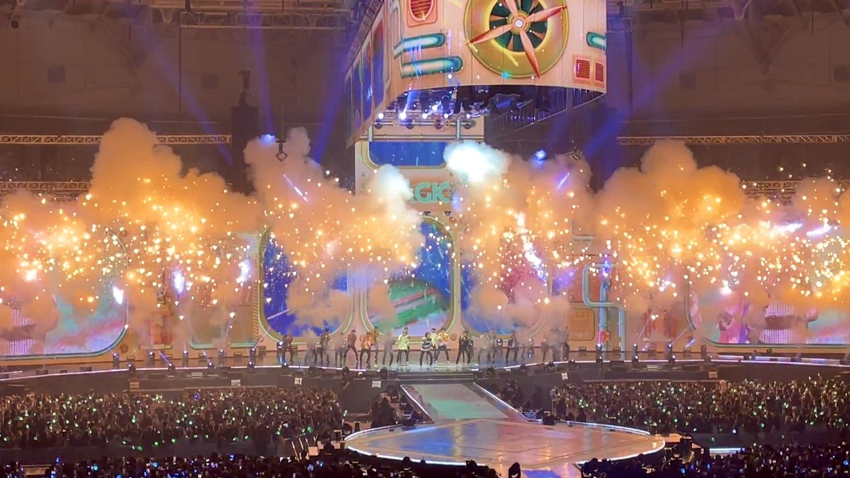 roontudio's tweet image. 투바투 콘서트 연출 ㄹㅈㄷ. 
아주 동화처럼 하려고 이를 박박 갈으신듯