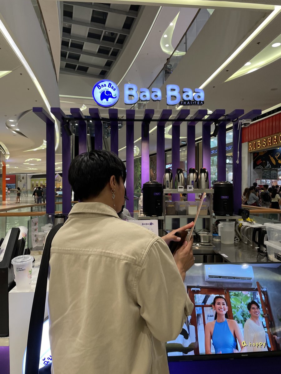 DreamMakerNEIL's tweet photo. Neil finally trying Mama @mor1019jhaiho 's Baa Baa Thai Tea in SM Seaside ! Hinanap talaga namin toh after the event☺️ comfort milktea place na raw toh ni Neil❤️
#NeilLimbaga #SMSeasideCityCebu @neilcutterr_ https://t.co/yHplqhzb2r