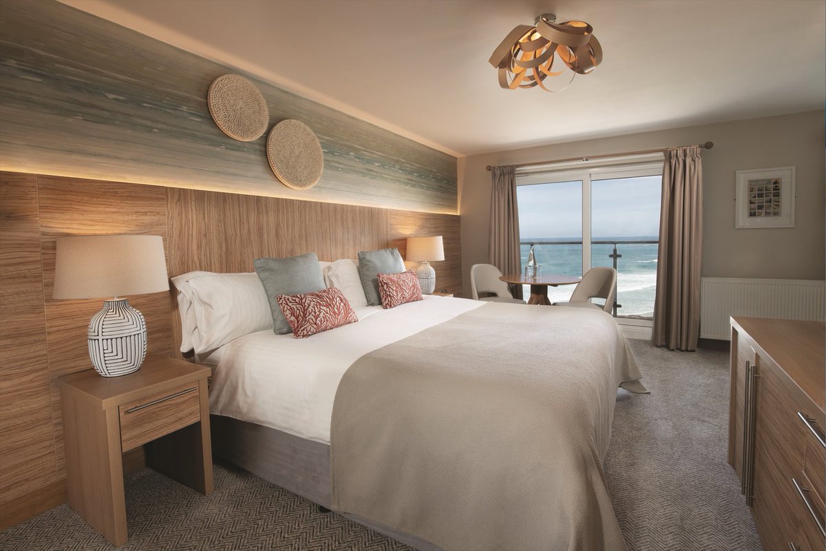 London Stansted Airport tweet media